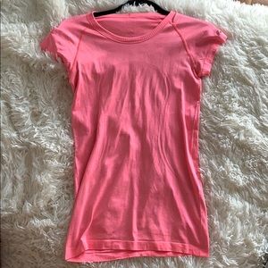 Coral lululemon workout tee